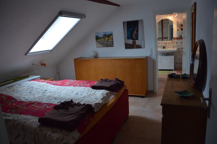 Camera da letto 1 (letto matrimoniale 200 /200; se necessario con letto pieghevole 190 / 90)
