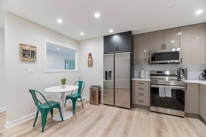 Beautifully remodeled, Perfect for large groups gallery image 3