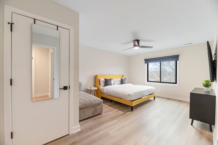 Beautifully remodeled, Perfect for large groups gallery image 2