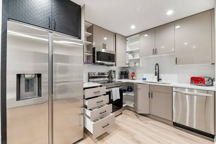 Beautifully remodeled, Perfect for large groups gallery image 4