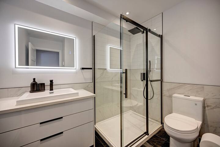 Spacious 5BR Mezzanine, 4BA– MTL gallery image 5