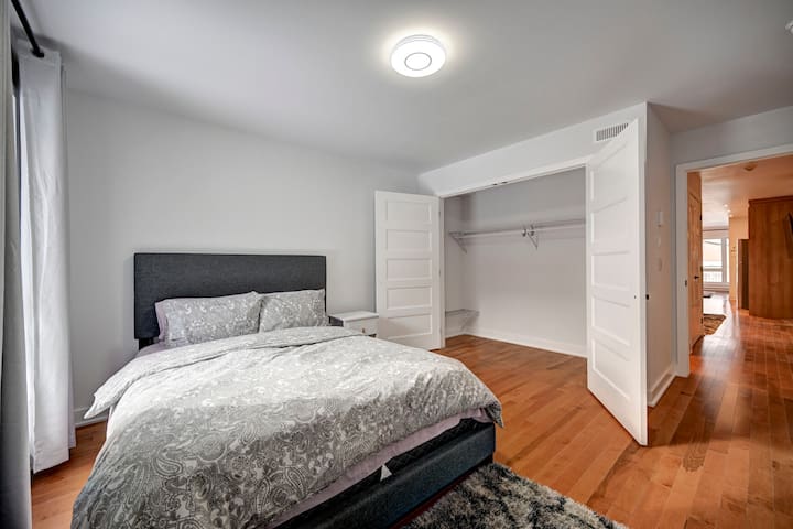 Spacious 5BR Mezzanine, 4BA– MTL gallery image 3