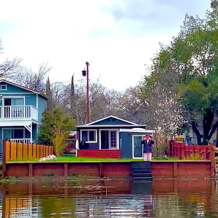Lakeview Getaway-cozy & Stylish - Clearlake, CA