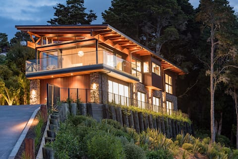 The Close- 14E
Luxury Coastal Retreat