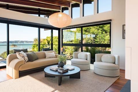 The Close- 14E
Luxury Coastal Retreat