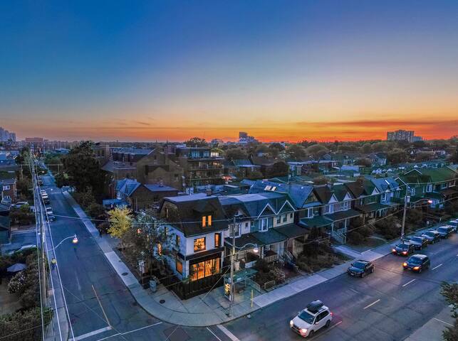 Luxury 4BR w/rooftop + parking gallery image 3