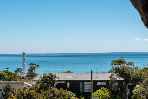 Lighthouse views - McCrae, Short walk to beach