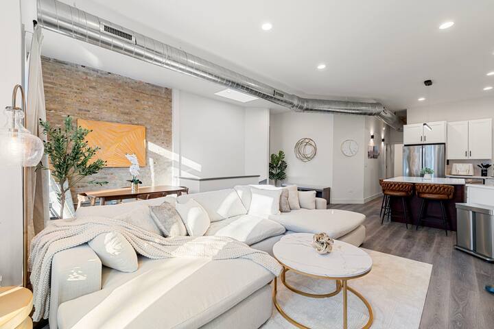 Luxury 2BR Condo in Wicker Park