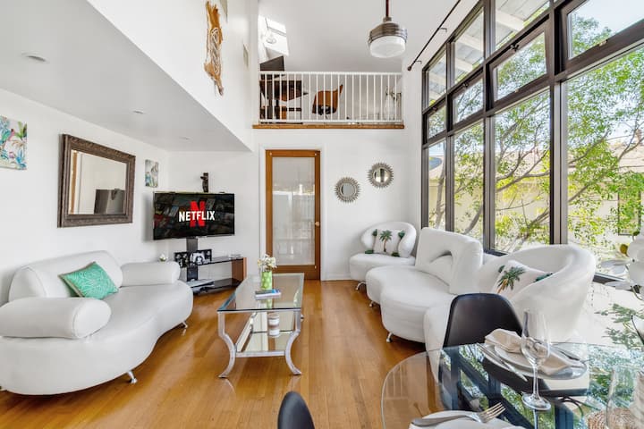 Mountain Home Near Universal With Fantastic Views - Los Angeles, CA