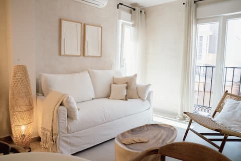 Top Airbnb: Beach house + Ibiza vibe + Roof terrace + Sea view in Pedregalejo