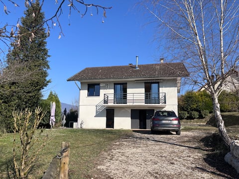 House with independent studio