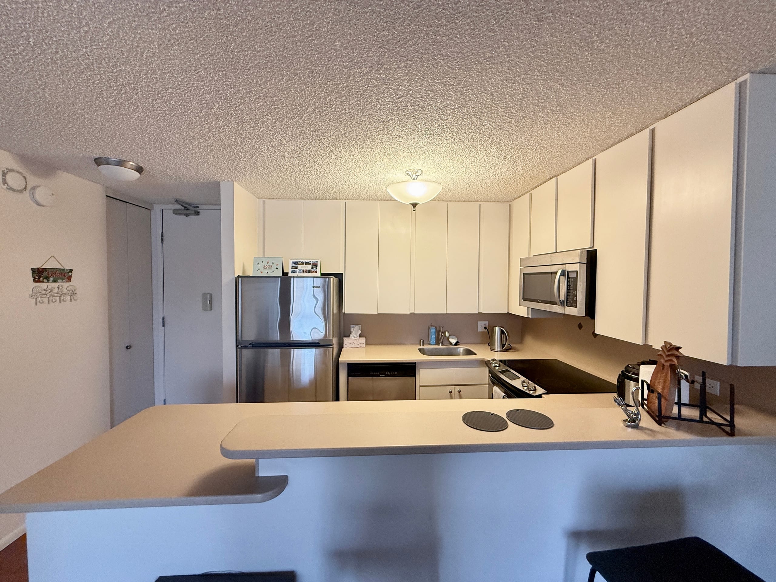 Waikiki Condo | Ocean View | Pool + Free Parking - Image 3