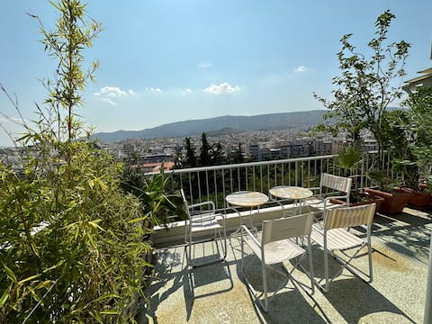 Popular Airbnb listing: AthensView Bird’s Eye & Acropolis Penthouse in Περιφέρεια Αττικής