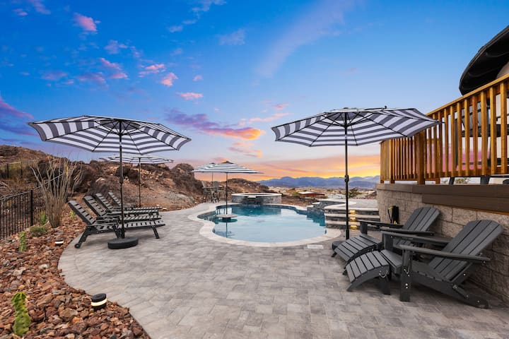 パイプハウス The Castle: A Luxury Compound - Houses for Rent in Lake Havasu