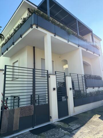 White House Diamond & Lux Suites gallery image 2