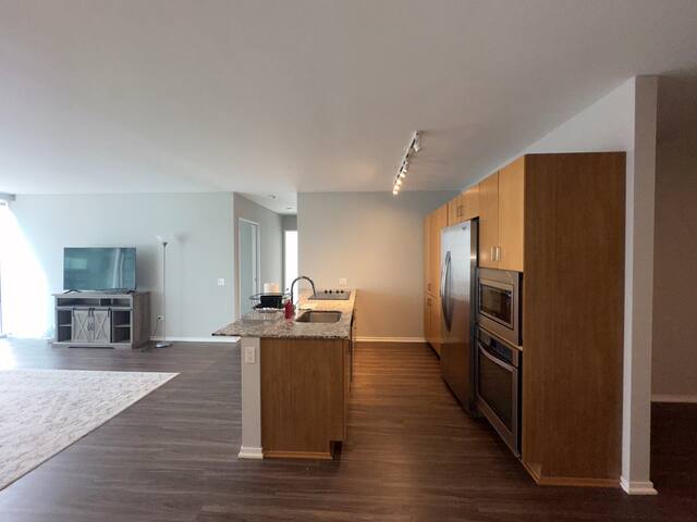 Luxury Corner 2bd 2ba Apartment gallery image 3