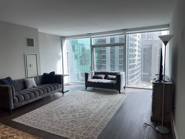 Luxury Corner 2bd 2ba Apartment gallery image 2