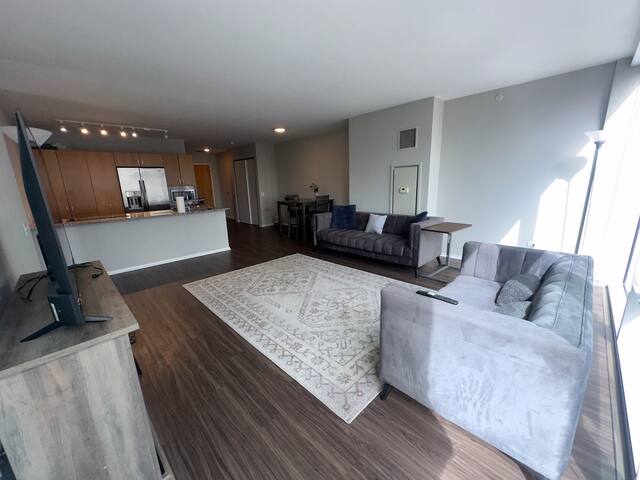 Luxury Corner 2bd 2ba Apartment gallery image 4