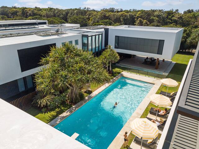 SeaClusion Beachfront House & SPA Wellness Retreat gallery image 2