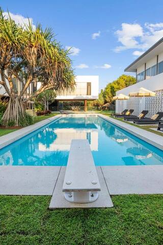 SeaClusion Beachfront House & SPA Wellness Retreat gallery image 3