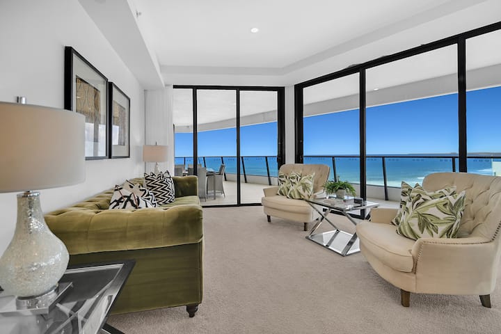 Mega Ocean View Skyhome at Oracle Level 37