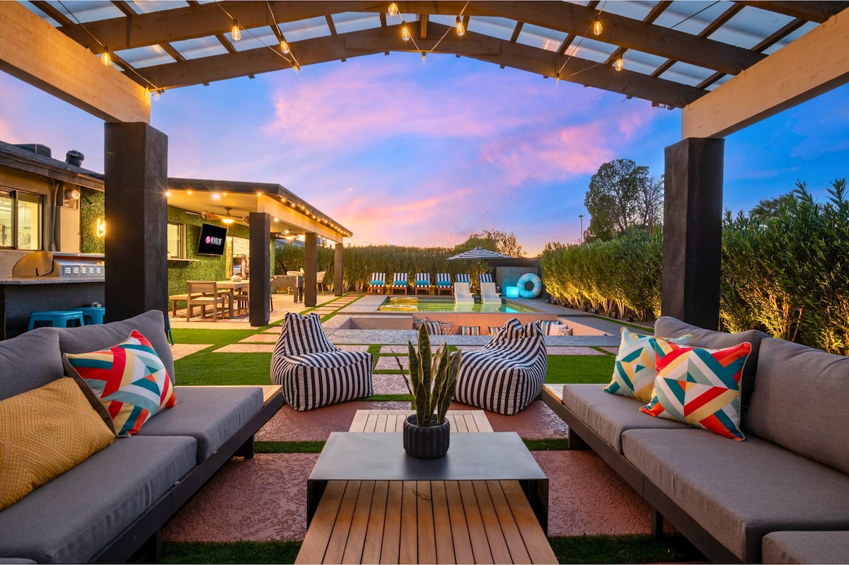 Sleek Urban Oasis w/ Pool & Sunken Fire Pit - Houses for Rent in