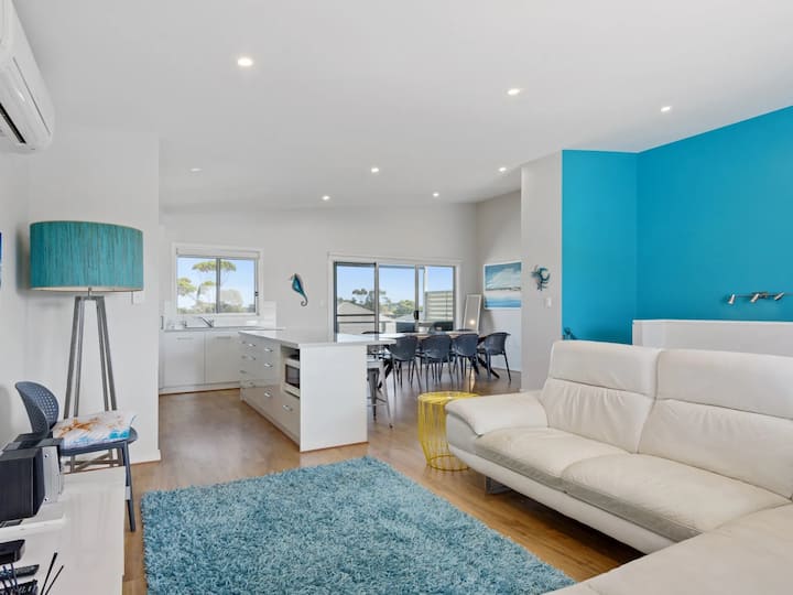 Splash On Defiance - Normanville
