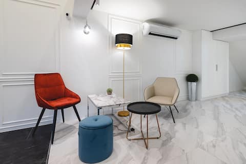 at BTS metro room free wifi in Bangkok 3/2