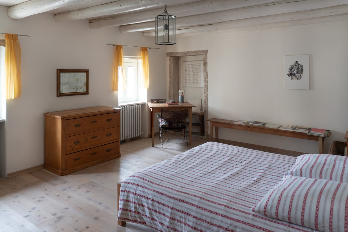 საძინებელი 1