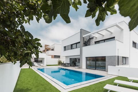 Chill House with private swimming pool