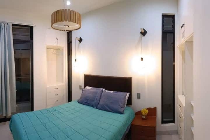 Spavaća soba 01

Krevet s 2 sjedala