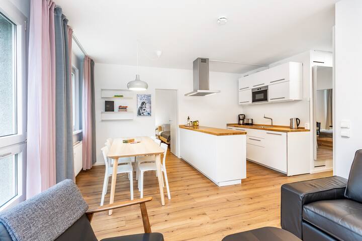 Central flat near Alex with fiber optic Internet