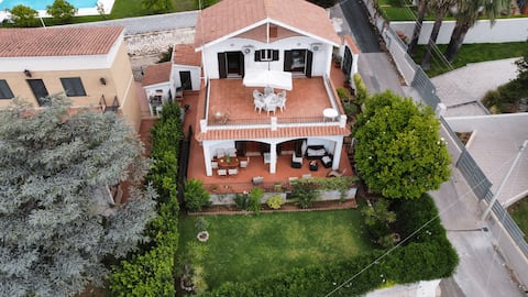 Villa with garden 300 metres from the sea x6