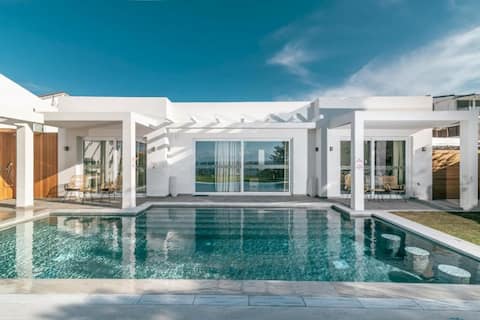 Elegant Seaview Villa & Private