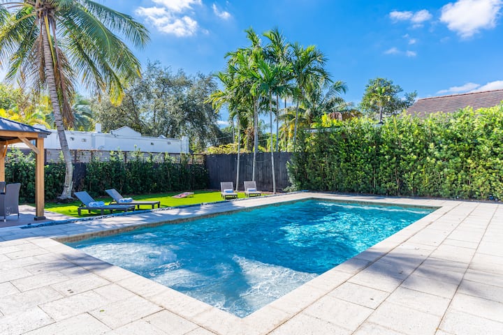 Stunning Tropical Pool House Miami Coconut Grove - Miami
