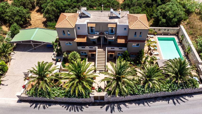 Villa Evie’s-4Apt’s- 6 Bdr-Heated*pool- No Beach gallery image 5