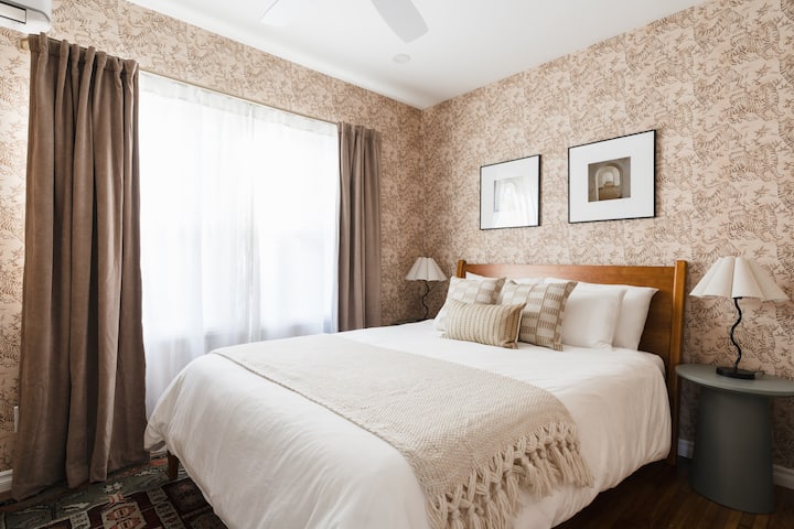 เตียงควีนไซส์พร้อมที่นอนเมมโมรี่โฟม