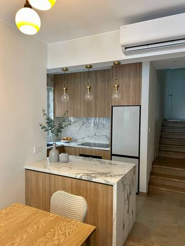 Modern luxury in prime location gallery image 2