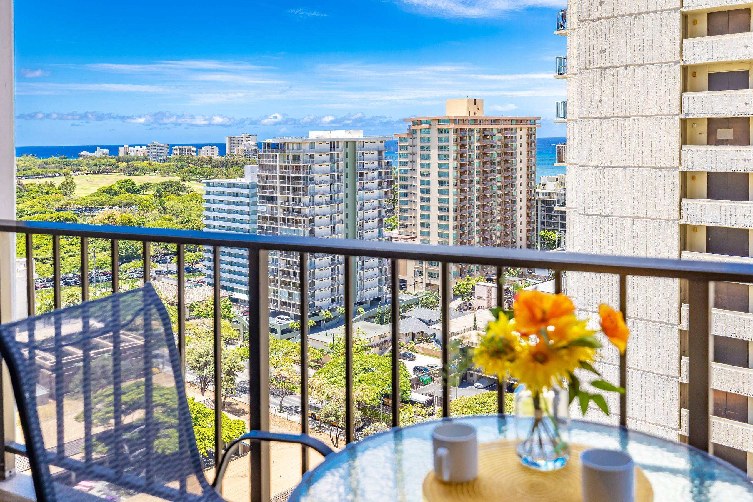 Great Ocean View, Parking, Steps to Waikiki Beach - Image 25