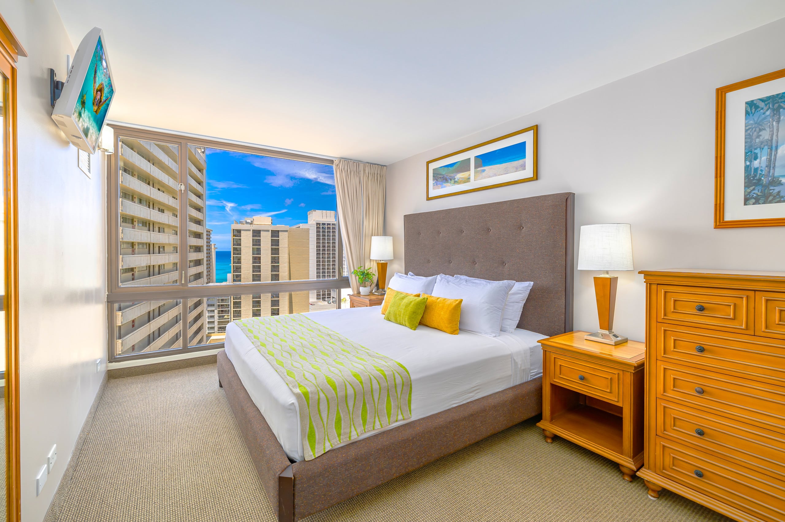 Great Ocean View, Parking, Steps to Waikiki Beach - Image 1