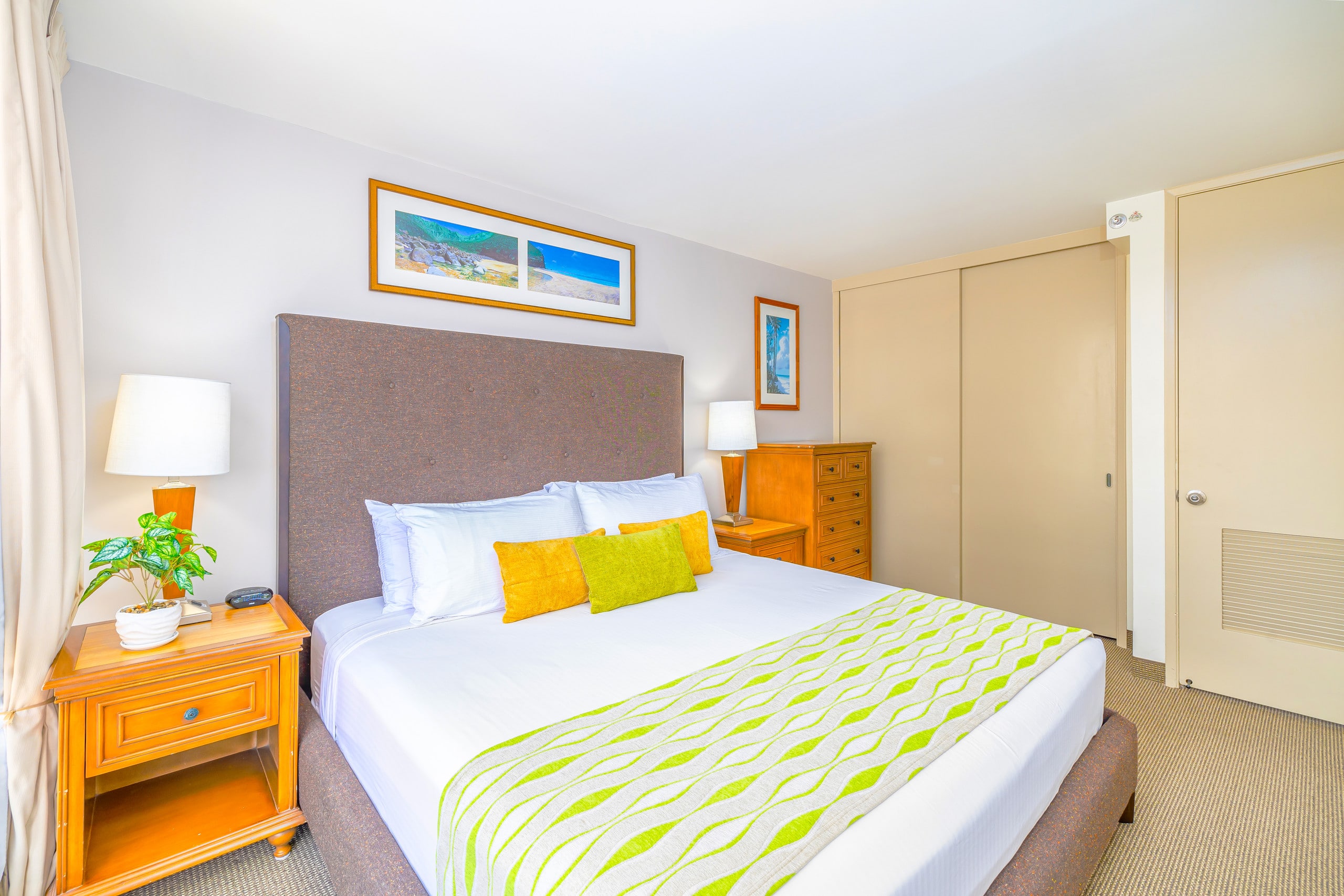 Great Ocean View, Parking, Steps to Waikiki Beach - Image 16