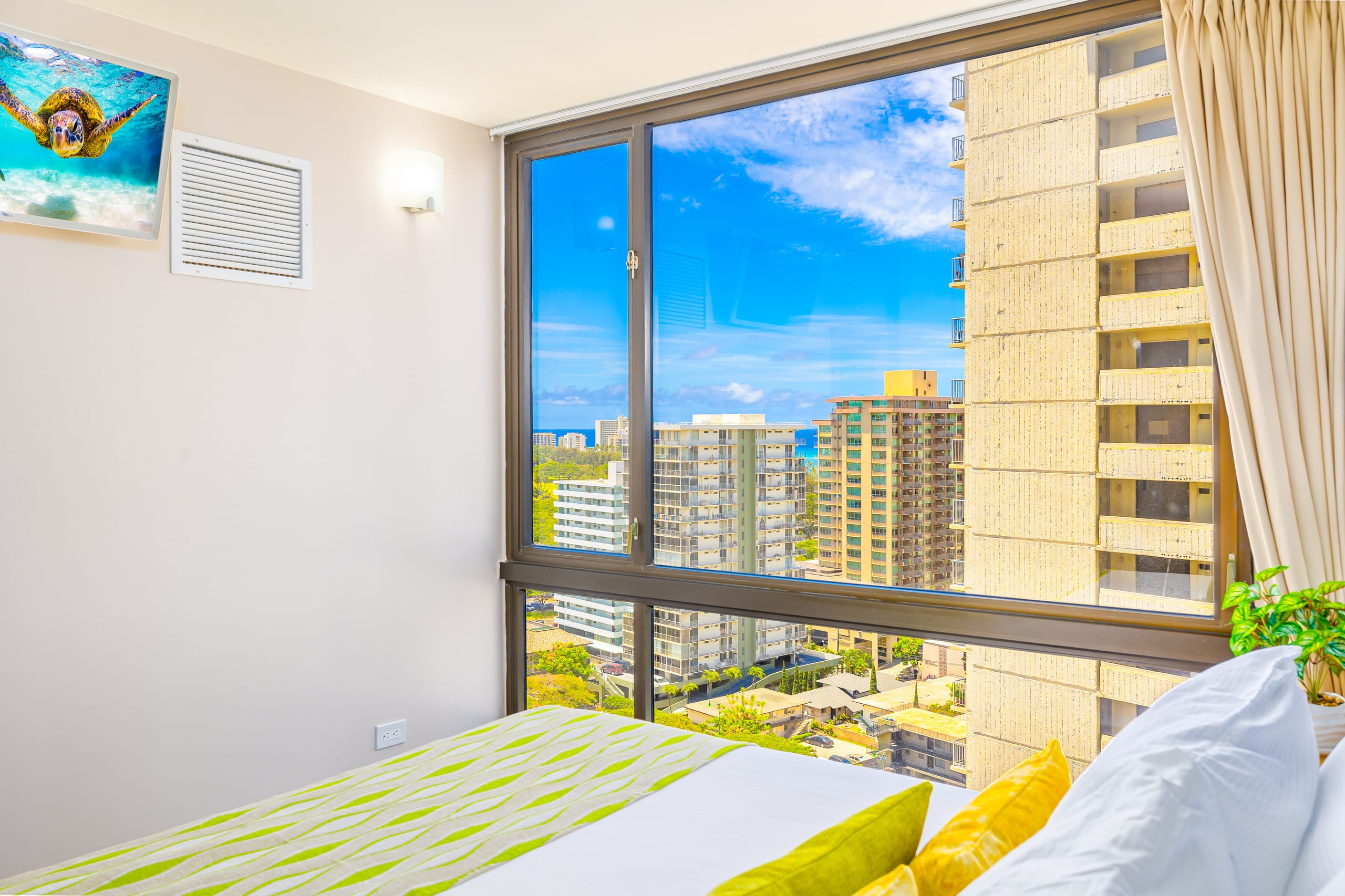 Great Ocean View, Parking, Steps to Waikiki Beach - Image 17