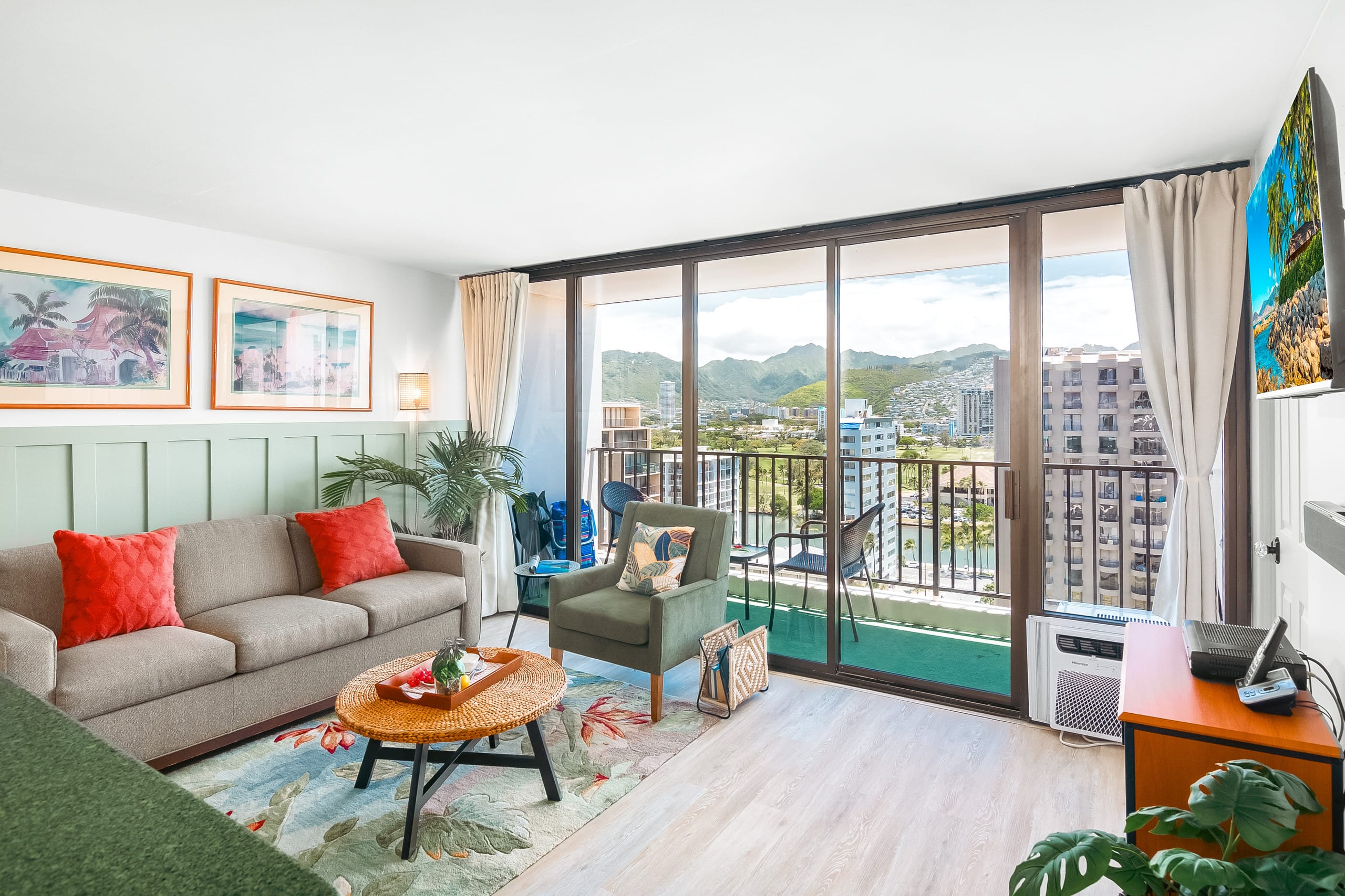 Condo in Honolulu · ★5.0 · 1 bedroom · 2 beds · 1 private bath - Image 1