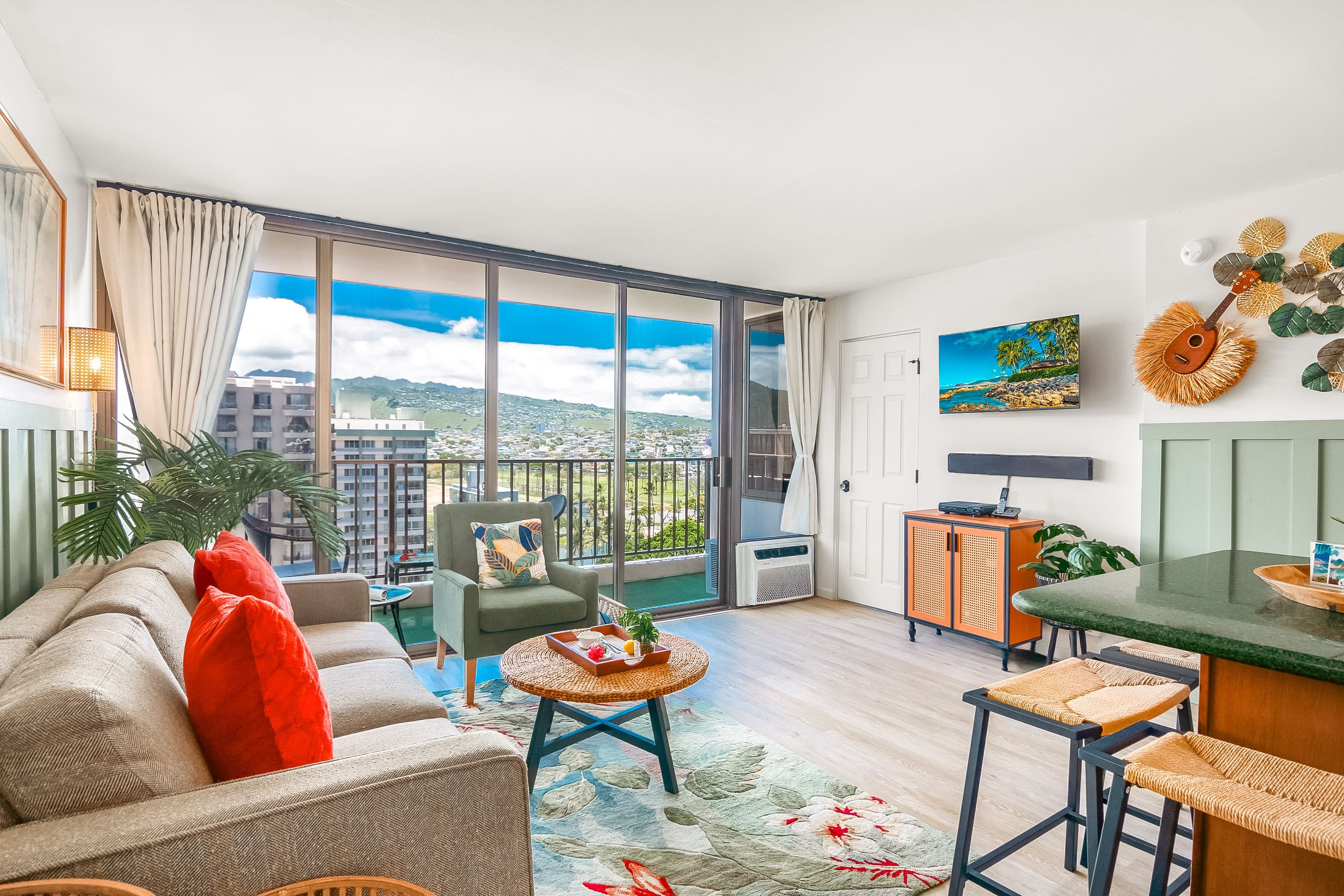 Condo in Honolulu · ★5.0 · 1 bedroom · 2 beds · 1 private bath - Image 3