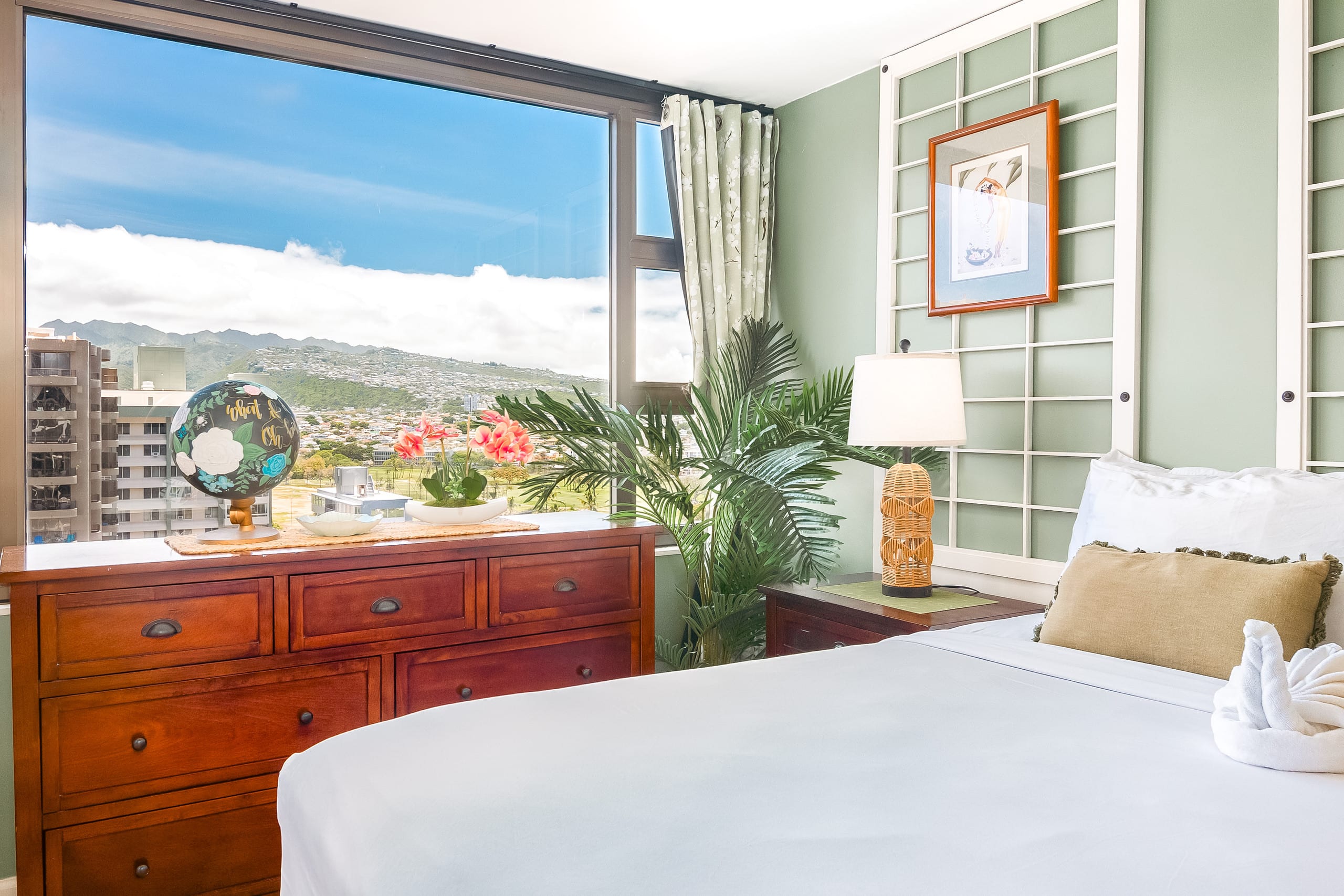 Condo in Honolulu · ★5.0 · 1 bedroom · 2 beds · 1 private bath - Image 33