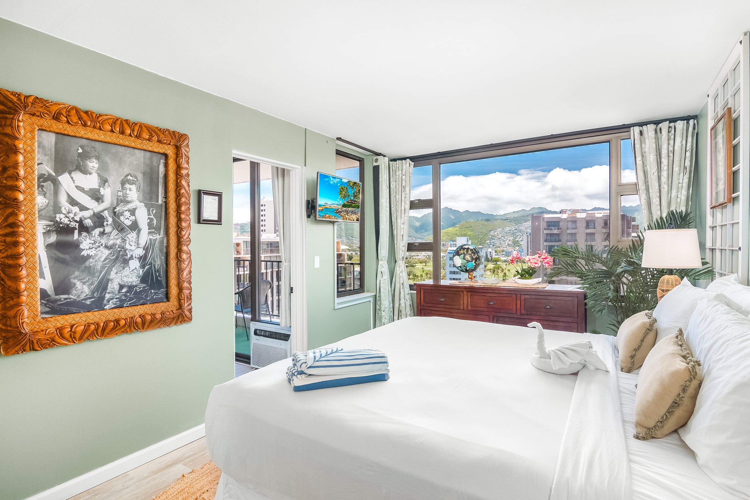 Condo in Honolulu · ★5.0 · 1 bedroom · 2 beds · 1 private bath - Image 34