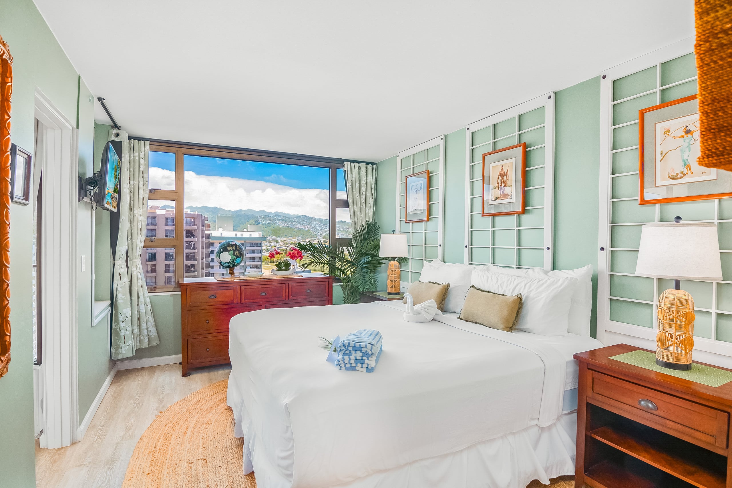Condo in Honolulu · ★5.0 · 1 bedroom · 2 beds · 1 private bath - Image 32