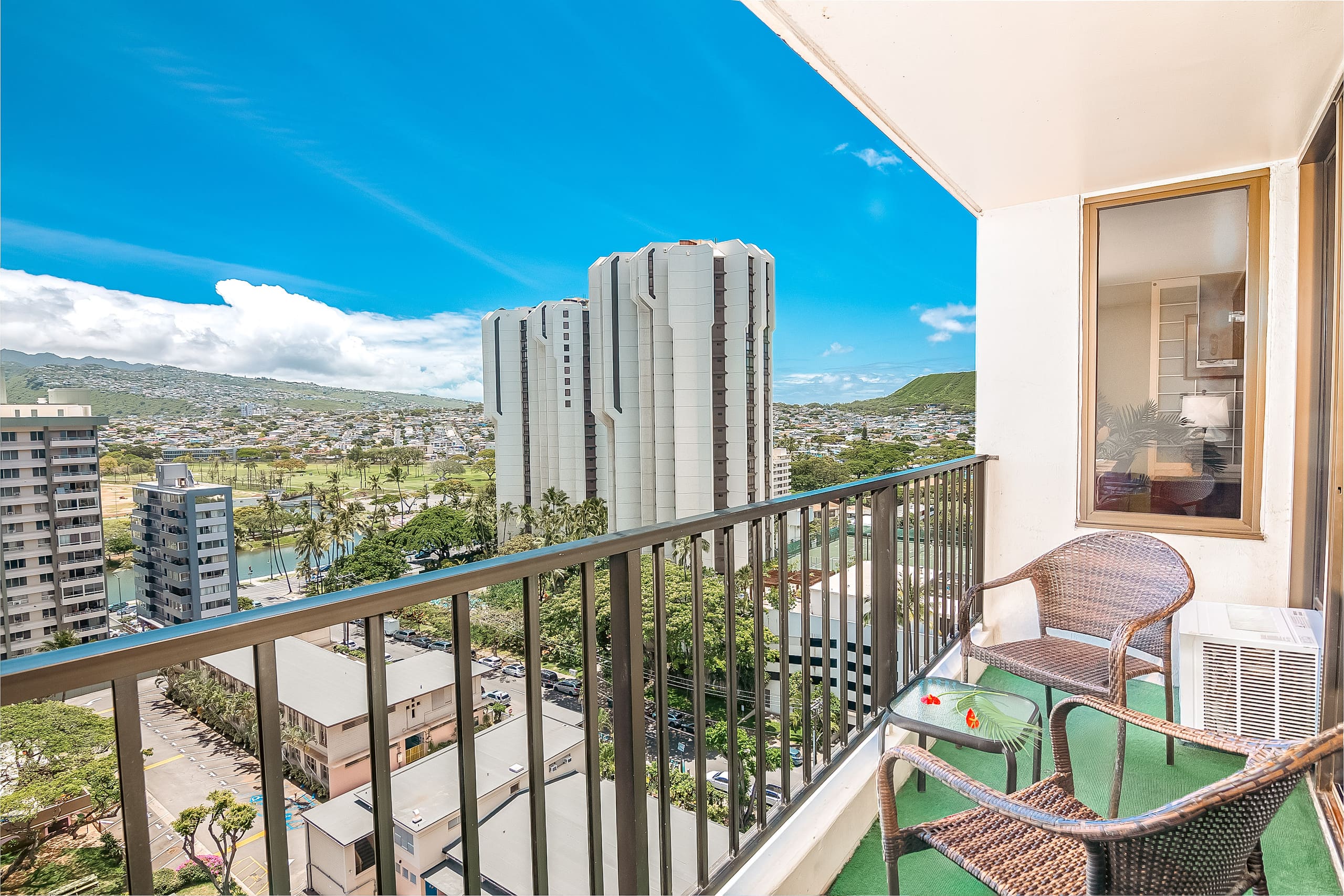 Condo in Honolulu · ★5.0 · 1 bedroom · 2 beds · 1 private bath - Image 45