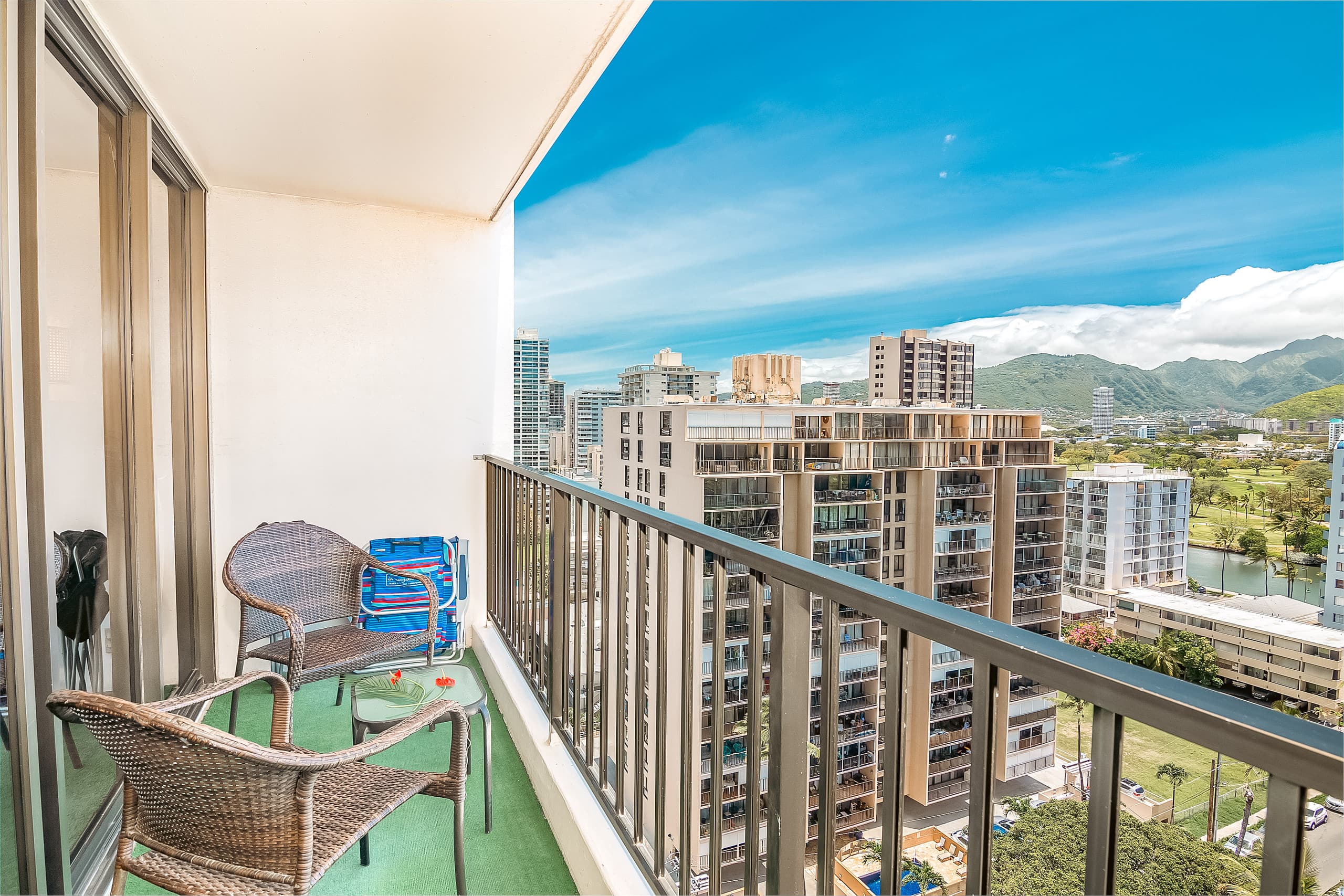Condo in Honolulu · ★5.0 · 1 bedroom · 2 beds · 1 private bath - Image 44