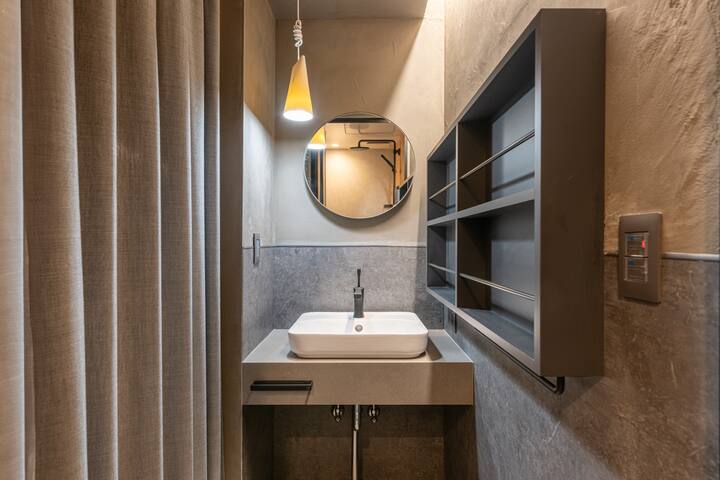 浅草｜駅徒歩6分｜戸建貸切｜フルリノベ｜最大8名｜渋谷・銀座・上野直通｜スカイツリー｜浅草寺｜雷門 gallery image 4